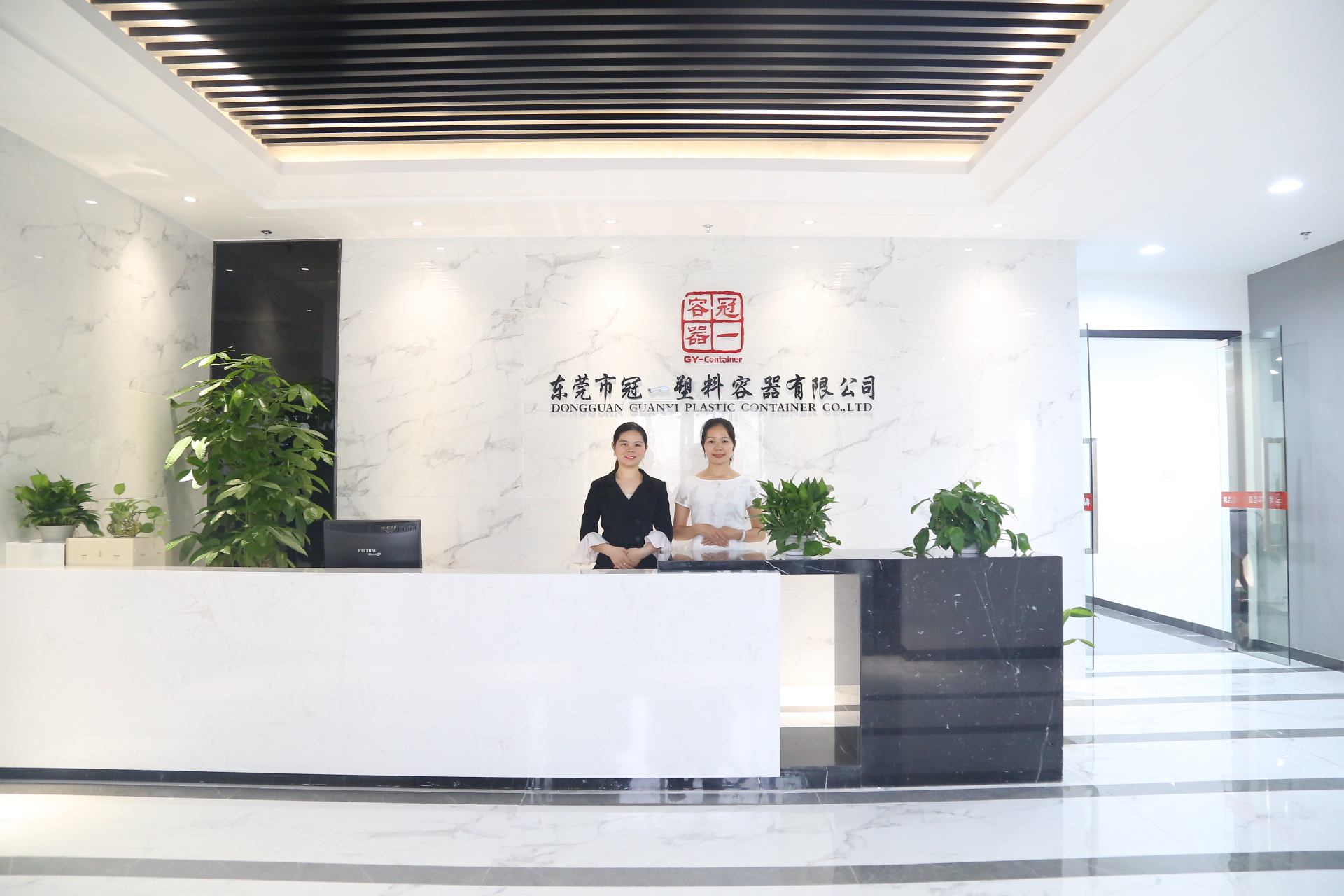 年末冠一大量直銷(xiāo)各種香精香料塑料瓶